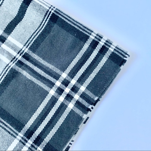 New Old Navy Men’s Plaid Scarf - Picture 4 of 7